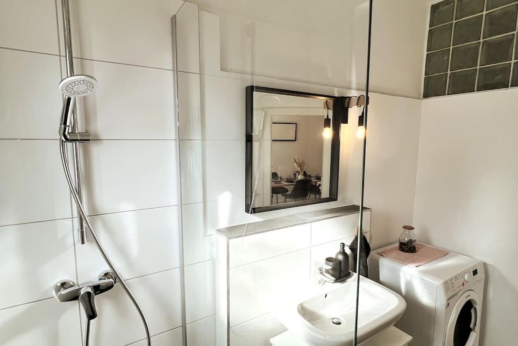 Spacestays Designer Apartment Netflix Wifi Playstation 4 Balkon Ессен Екстер'єр фото